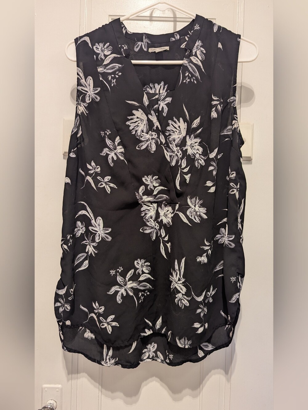 Halogen Black Floral Sleeveless V-Neck Tank